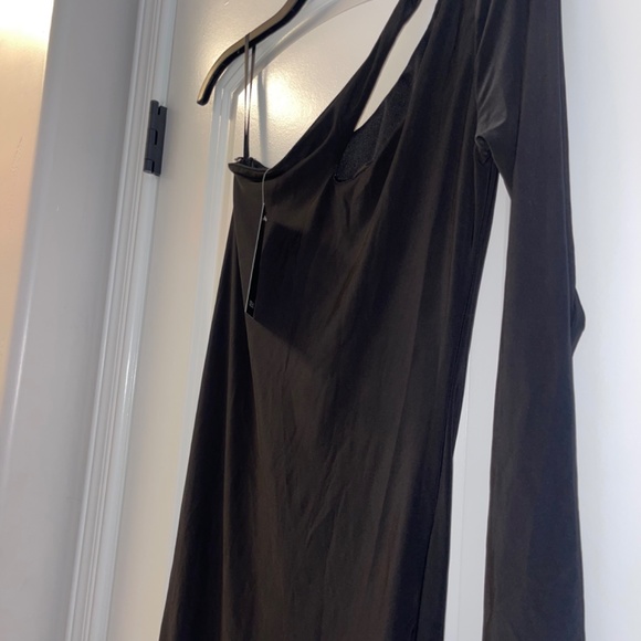 Black dress - Picture 9 of 9